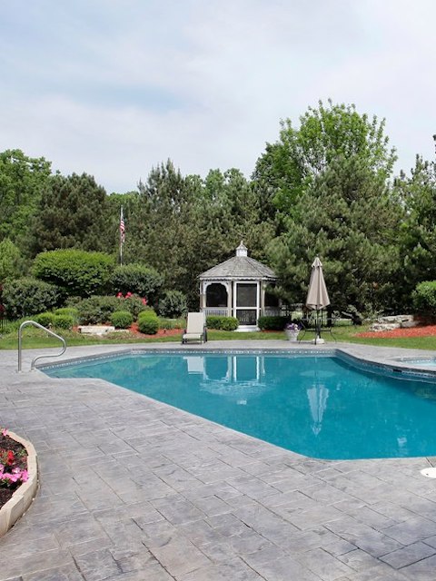 Ottawa Custom Pools - Call 613-727-0111 for swimming pool design/ build.